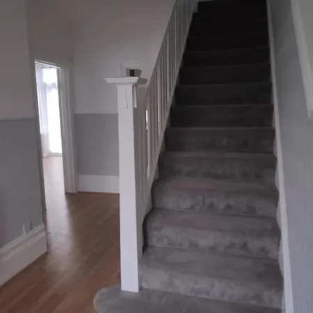 Beautiful Large House With 4 Or Maximum 5 Bedrooms 10 Beds 17 Guests 3 Bathrooms Caversham Exterior foto