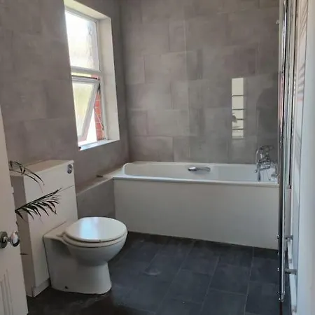 Beautiful Large House With 4 Or Maximum 5 Bedrooms 10 Beds 17 Guests 3 Bathrooms Caversham Exterior foto
