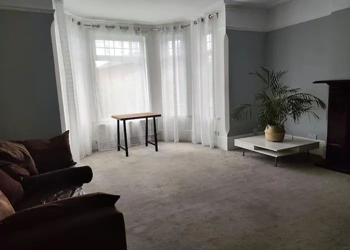 Beautiful Large House With 4 Or Maximum 5 Bedrooms 10 Beds 17 Guests 3 Bathrooms