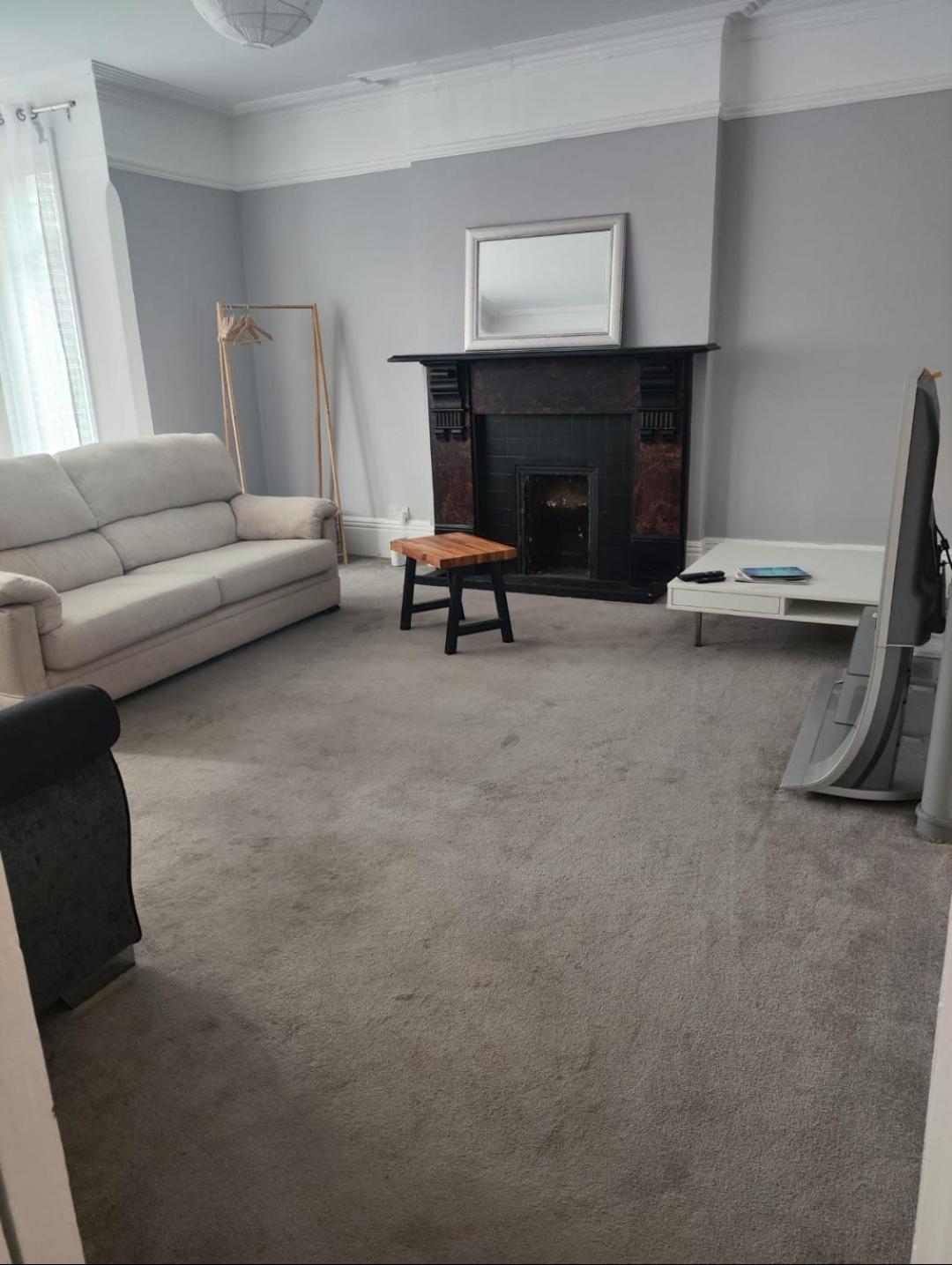 Beautiful Large House With 4 Or Maximum 5 Bedrooms 10 Beds 17 Guests 3 Bathrooms * Caversham