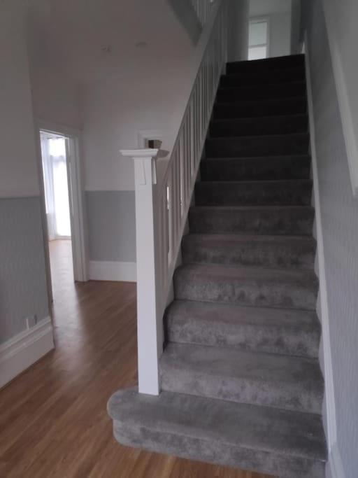 Beautiful Large House With 4 Or Maximum 5 Bedrooms 10 Beds 17 Guests 3 Bathrooms * Caversham