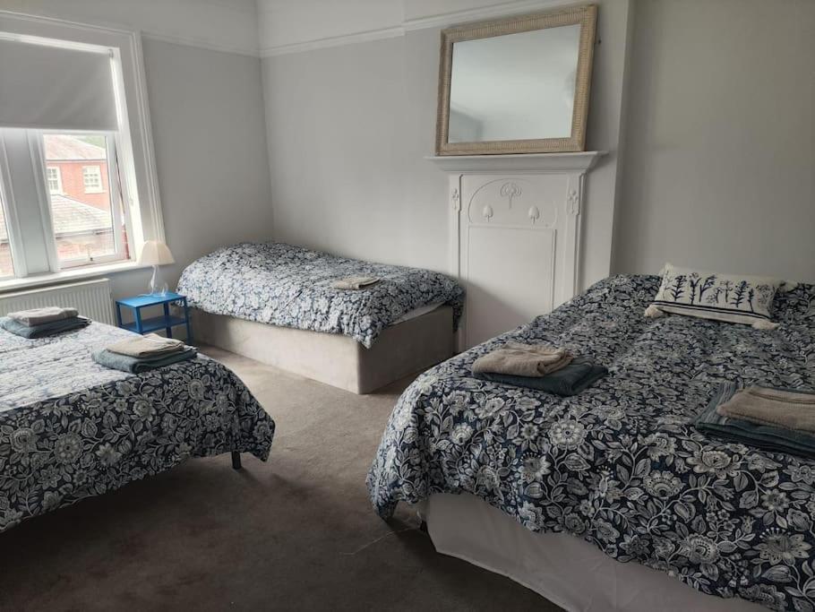 Beautiful Large House With 4 Or Maximum 5 Bedrooms 10 Beds 17 Guests 3 Bathrooms Holiday home *